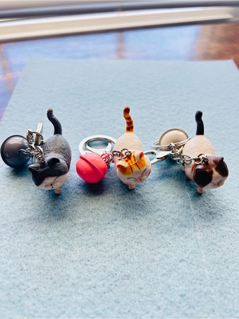 Handmade Cute cat keychain with bell,Cat lover keychain,Cat dad,Cat mom keychain